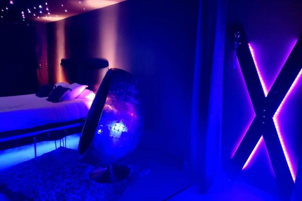A la foto es mostra l'objecte Suite Chic&Sensuelle La Manova SPA&Loveroom situat a la ciutat de Vasselay.