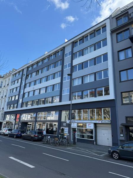 På bilden syns objektet Hotel Garni Emir som ligger i staden Köln.