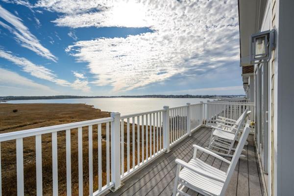 Nella foto è visibile l'oggetto Bayfront Coastal Paradise with Pool situato nella città di Bethany Beach.
