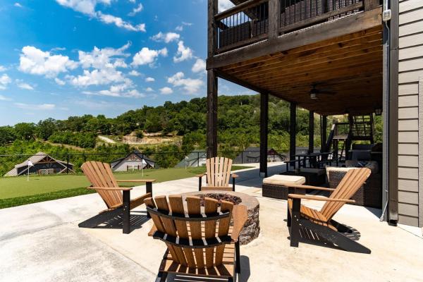 A la foto es mostra l'objecte Lakeview Green situat a la ciutat de Branson.