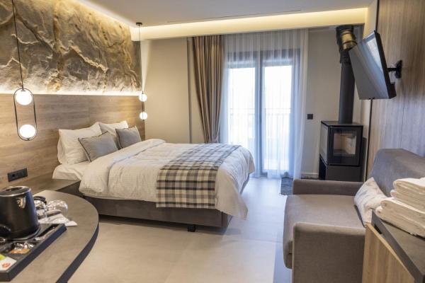 照片显示了位于Ávra市的Polyzos Luxury Suites Meteora #8 - Adults Friendly物件。