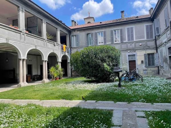 Cozy home in a secret corner of Milan, Mediolan