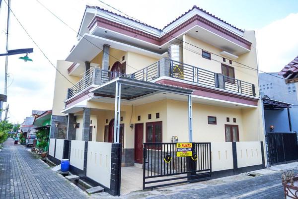 A la foto es mostra l'objecte Unfurnished 2-Storey House for rent in Bekasi - Ideal for Long-Term Stay situat a la ciutat de Rawaroko.