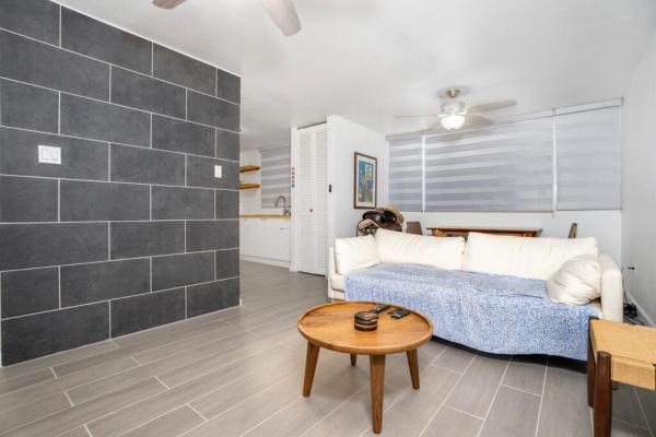 På billedet ses objektet 3 Story Penthouse with Ocean Views beliggende i byen Brenas.