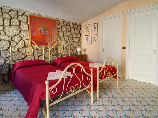 Na zdjęciu widoczny jest obiekt Casa Silvana 2 Casa con giardino by ItaliaHost położony w mieście Capri.