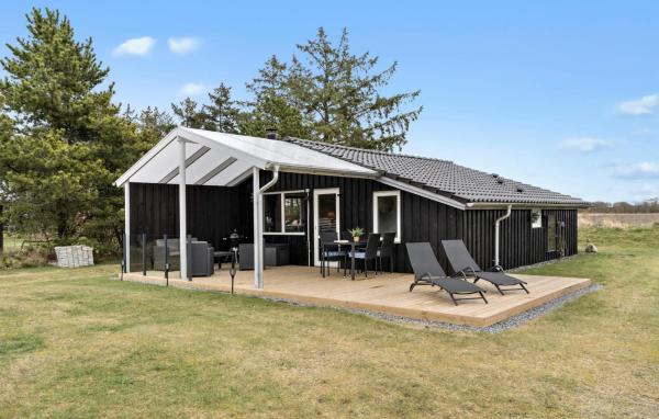 A la foto es mostra l'objecte Beautiful Home In Skjern With Kitchen situat a la ciutat de Skjern.