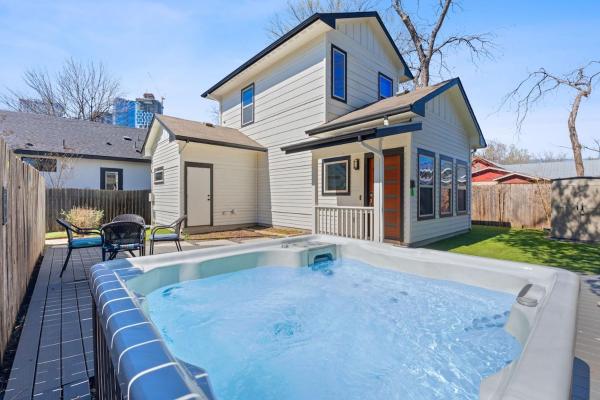 A la foto es mostra l'objecte East Austin Gem Hot tub Perfect Location situat a la ciutat de Austin.