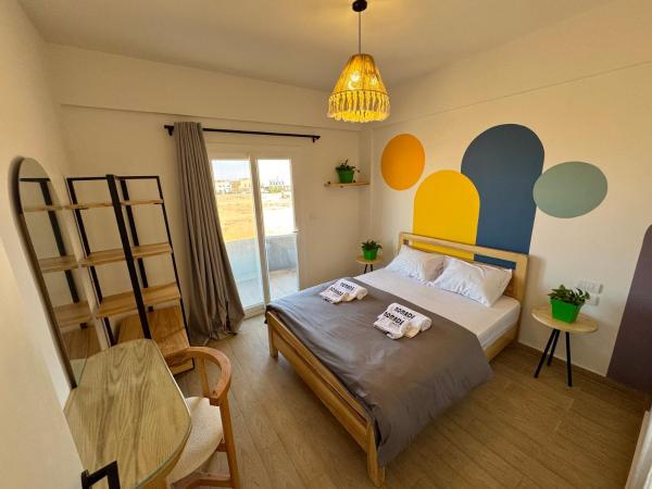 På bildet vises objektet Nomads Hostel som ligger i byen Dahab.