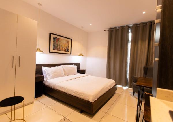 A la foto es mostra l'objecte Central Studio Suite at Embassy Gardens situat a la ciutat de Accra.