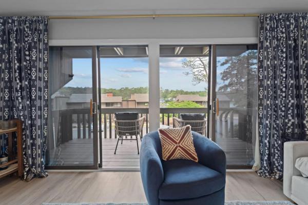 Kuvassa näkyy kohde Pinehurst Lakeview 2BR with pool, joka sijaitsee kaupungissa Pinebluff.