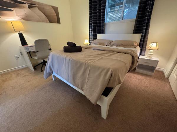 A la foto es mostra l'objecte Lakeview Retreat situat a la ciutat de Oshawa.
