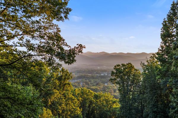 Φωτογραφία 5: Magic on the Hill by Carolina Mornings