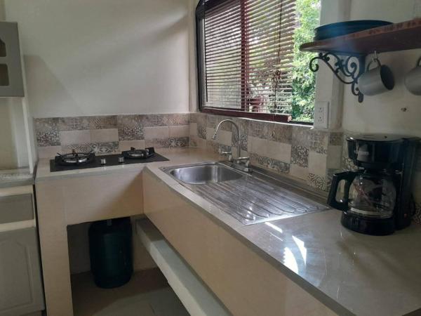 En la foto se muestra el objeto Casa Cocobolo Studio #1 ubicado en la ciudad de Santa Rosa.