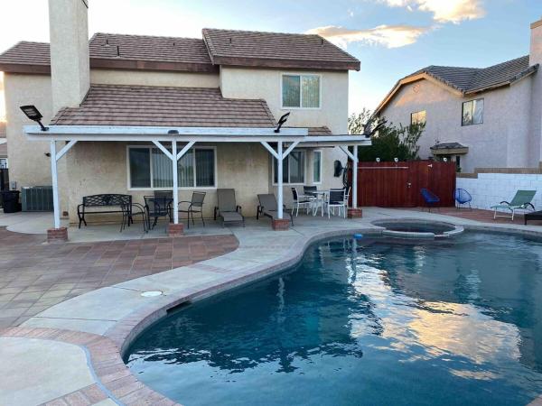Quartz Hill House With Swimming Pool - Palmdale, CA