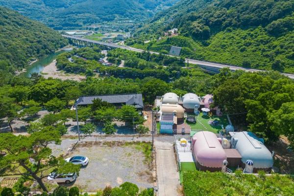 Na zdjęciu widoczny jest obiekt Machupichu Pension położony w mieście Pŏmdo.