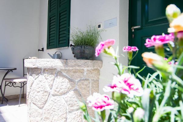 A la foto es mostra l'objecte Apartments Petrinic Crnogaj situat a la ciutat de Baška.