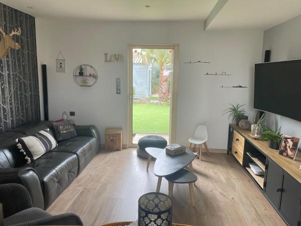 A la foto es mostra l'objecte Maison de campagne avec piscine situat a la ciutat de Brûlain.
