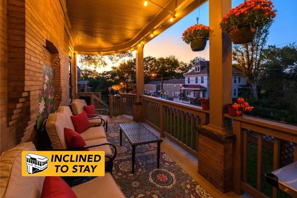 A la foto es mostra l'objecte Distinguished Victorian With A Family-Focused Feel, Quiet Neighborhood situat a la ciutat de Carnegie.