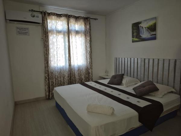 Na zdjęciu widoczny jest obiekt Destination Elite Ltd położony w mieście La Gaulette.