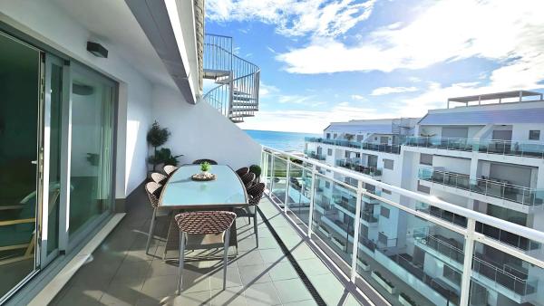 The photo shows the Exclusive Penthouse with Sea Views at Dunas Beach located in the city of Morche.