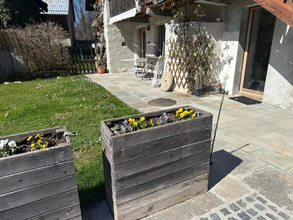 På billedet ses objektet Dans hameau, près des pistes logement de plein pied au calme beliggende i byen Taninges.