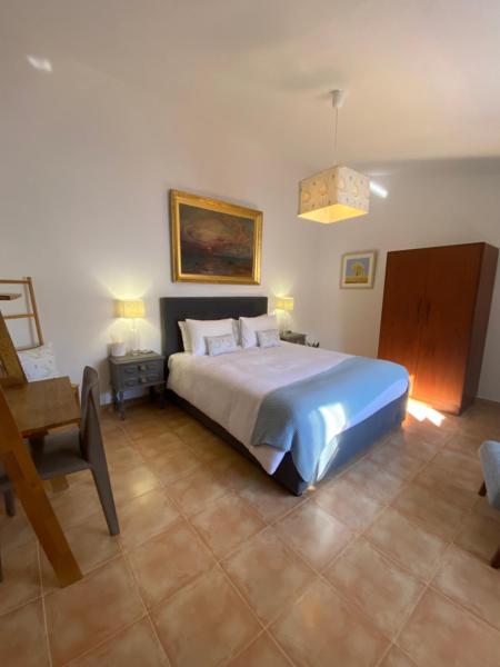 På billedet ses objektet Comfortable Room in the Hills of Serra do Caldeirão beliggende i byen Almodôvar.