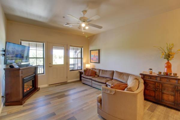 Foto 5: Overgaard Condo with Balcony, Near Hiking and Golfing