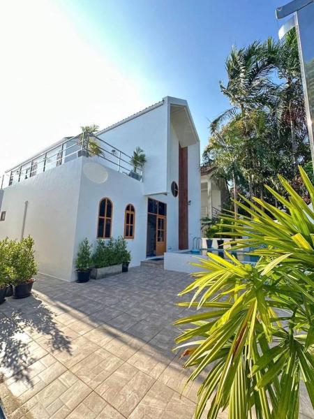 På billedet ses objektet 3 Bedroom Villa with Pool near Fitness street beliggende i byen Ban Klang.