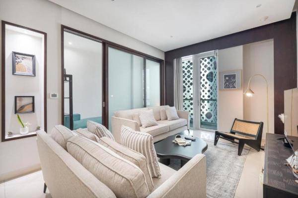 Na fotografii je vidět objekt Chic and Serene Downtown One Bedroom Apartment with Study Close to GITEX nacházející se ve městě Dubaj.