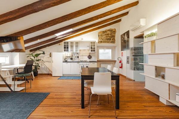 Auf dem Foto ist das Objekt Ampio loft confortevole nel cuore di Trieste in der Stadt Triest zu sehen.