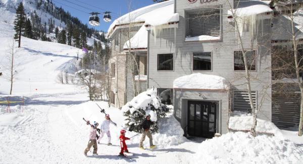 Palisades Tahoe Lodge Rentals Premium Studio Loft #358 - Tahoe City, CA