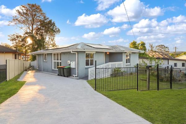 The photo shows the Toronto Garden Retreat located in the city of Toronto.