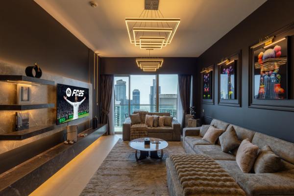 På billedet ses objektet Luxury 1-Bedroom, High-Floor, Skyline Views beliggende i byen Dubai.