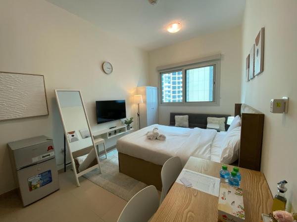 A la foto es mostra l'objecte Studio Apartment I 15 MIN to International Airport situat a la ciutat de Dubai.