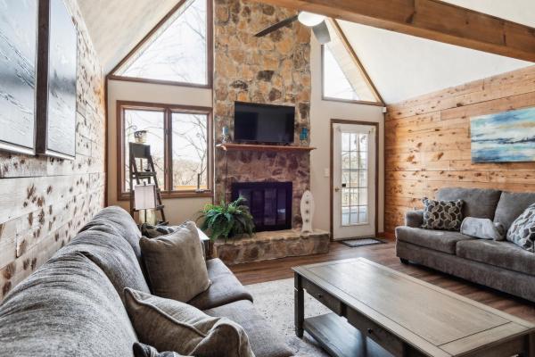 A la foto es mostra l'objecte Lakelife at Somerset home situat a la ciutat de Bronston.