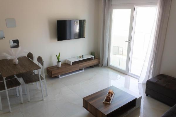 Na zdjęciu widoczny jest obiekt Golden sand apartment B położony w mieście Limín Khersonísou.