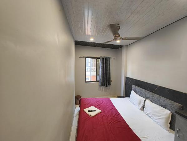 På billedet ses objektet Hotel Manthan Palace beliggende i byen Ujjain.