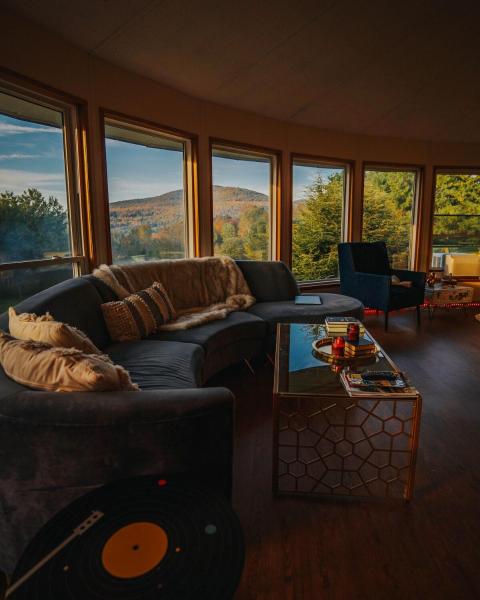 The photo shows the Idyllic Mountain Stay Hot Tub, Wood Stove, Games located in the city of Windham.