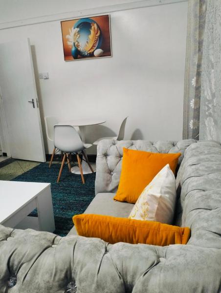 照片显示了位于Likoni市的Mombasa Nest studio apartment物件。