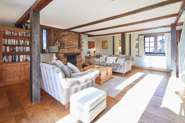 Foto 5: Host & Stay - Tregaer Mill Barn
