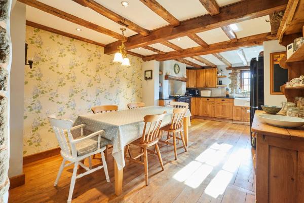 Foto 8: Host & Stay - Tregaer Mill Barn
