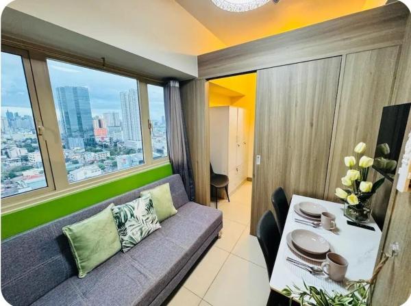 2BR Solana Suite 4 at Coast Residences, Manille