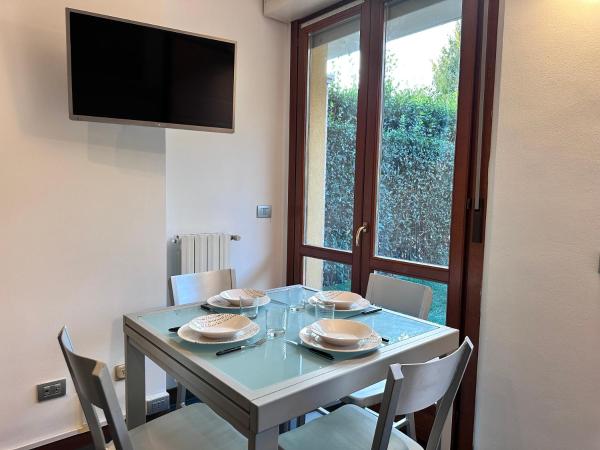 Na foto é possível ver o objeto Monolocale con giardino privato e cucina completa localizado na cidade de Gorle.