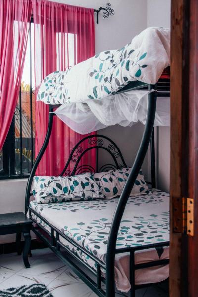 照片显示了位于Nkoanrua市的victorious chillzone hostel物件。