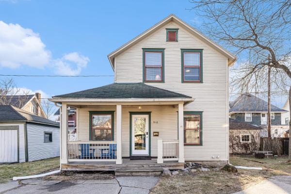 På billedet ses objektet Cozy Furnished Carriage House beliggende i byen Grand Rapids.