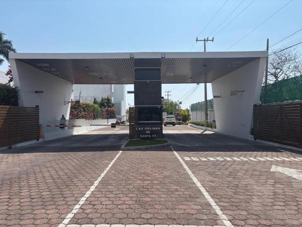 The photo shows the House in Cuernavaca near Teques located in the city of Miacatlán.