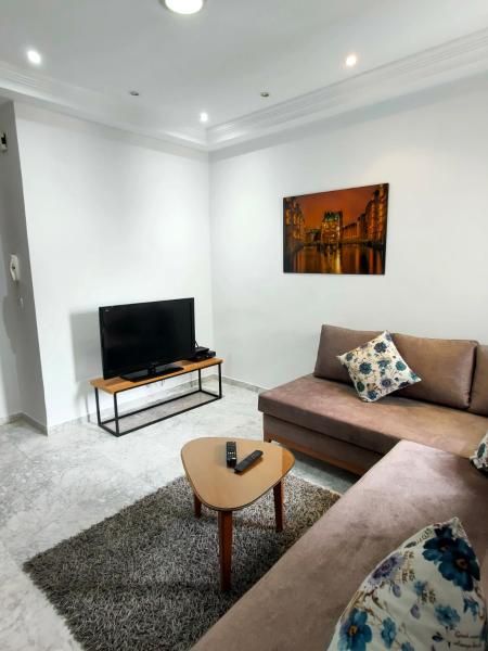 På bilden syns objektet luxurious and cosy apartment close to tunsia mall lac 2 som ligger i staden Al ‘Uwaynah.