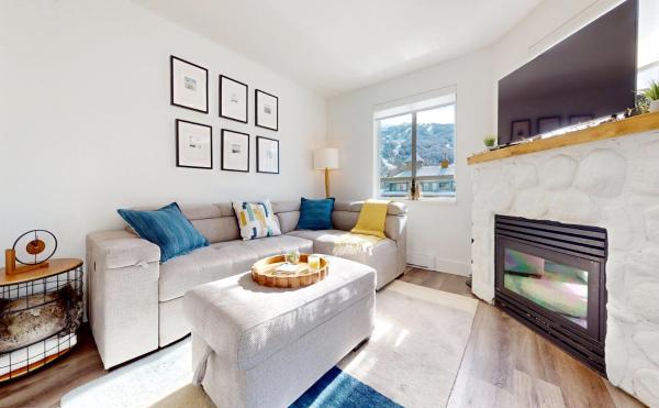 På bildet vises objektet Beautiful 1BR in Village Centre som ligger i byen Whistler.