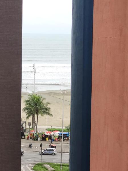 A la foto es mostra l'objecte Apê 50 metros da praia com wifi situat a la ciutat de Santos.