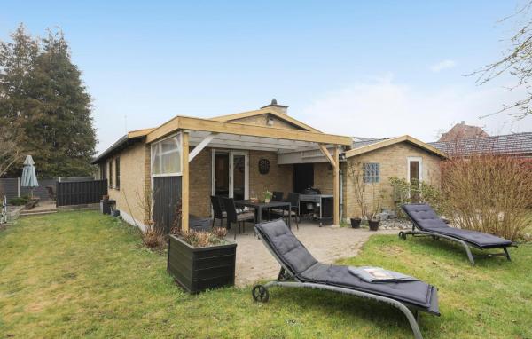 Na fotografii je vidět objekt Beautiful Home In Viby Sjælland nacházející se ve městě Dåstrup.